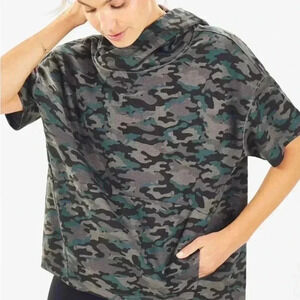 Womens Fabletics Hadley Hi Lo Short Sleeve Tee Hoodie Camo Print Size XS Pockets